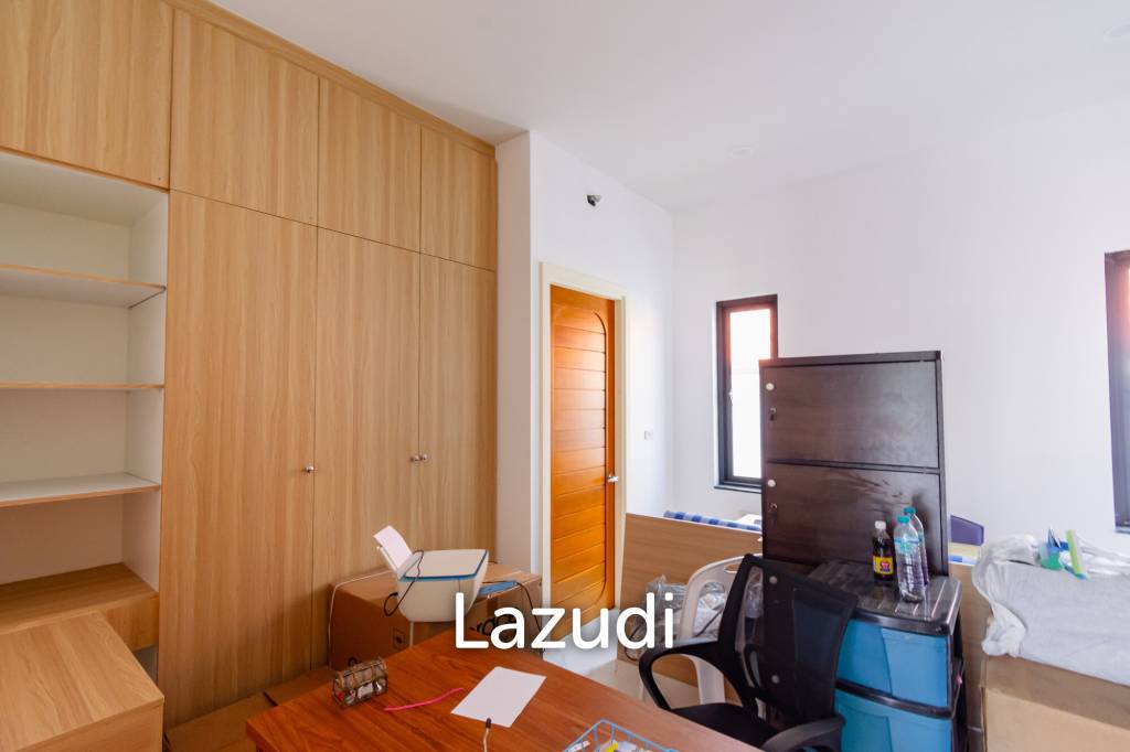 293 sqm modern pool villa in Cha-Am Blue Sky project