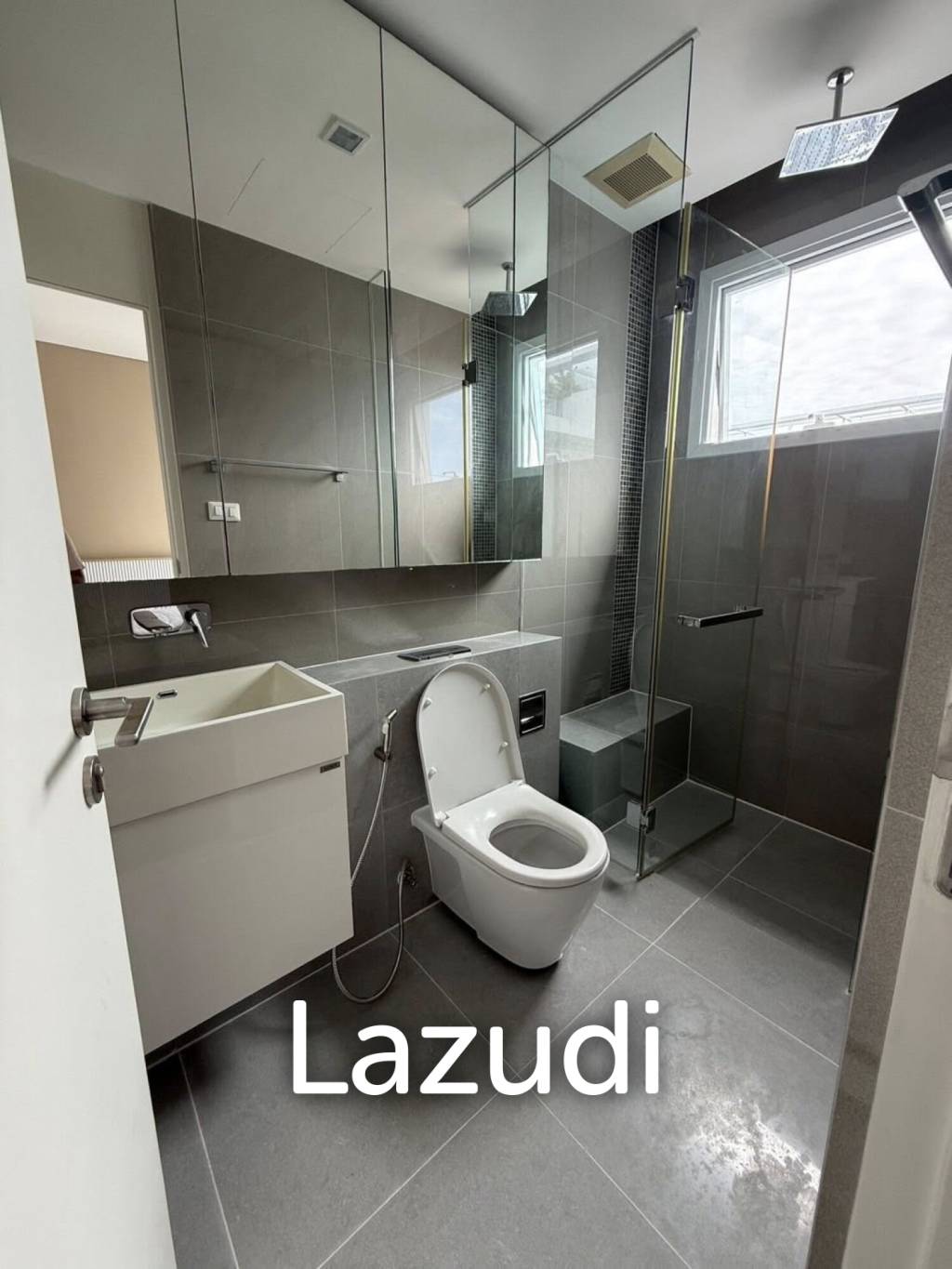 64 sqm high-floor condo at The Saint Residences Chatuchak Bangkok