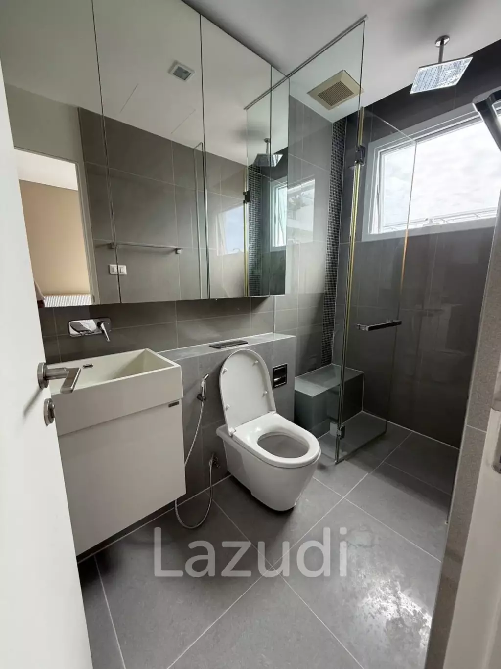 64 sqm high-floor condo at The Saint Residences Chatuchak Bangkok