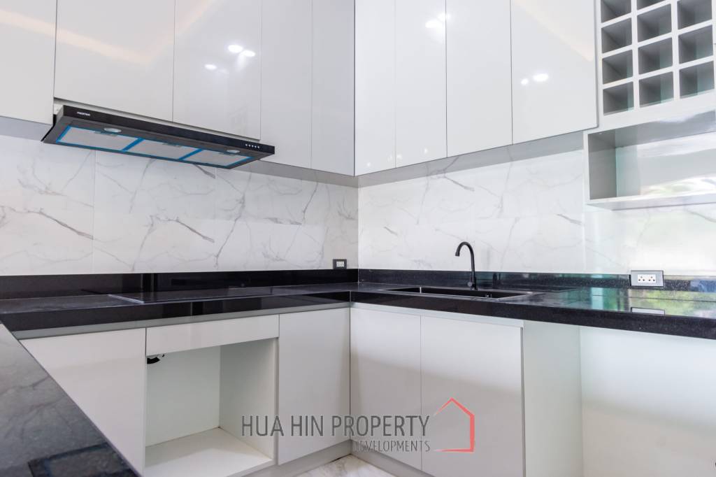 225 sqm Modern Pool Villa with Rooftop Terrace in Hua Hin City