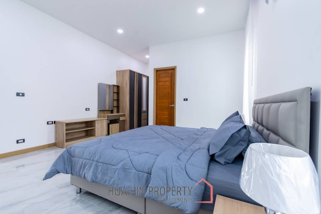 225 sqm Modern Pool Villa with Rooftop Terrace in Hua Hin City