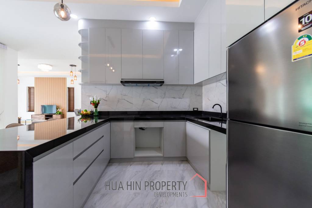 225 sqm Modern Pool Villa with Rooftop Terrace in Hua Hin City