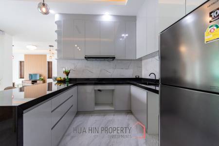 225 sqm Modern Pool Villa with Rooftop Terrace in Hua Hin City