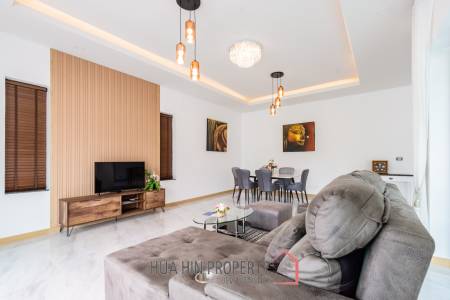 225 sqm Modern Pool Villa with Rooftop Terrace in Hua Hin City