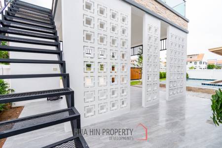 225 sqm Modern Pool Villa with Rooftop Terrace in Hua Hin City