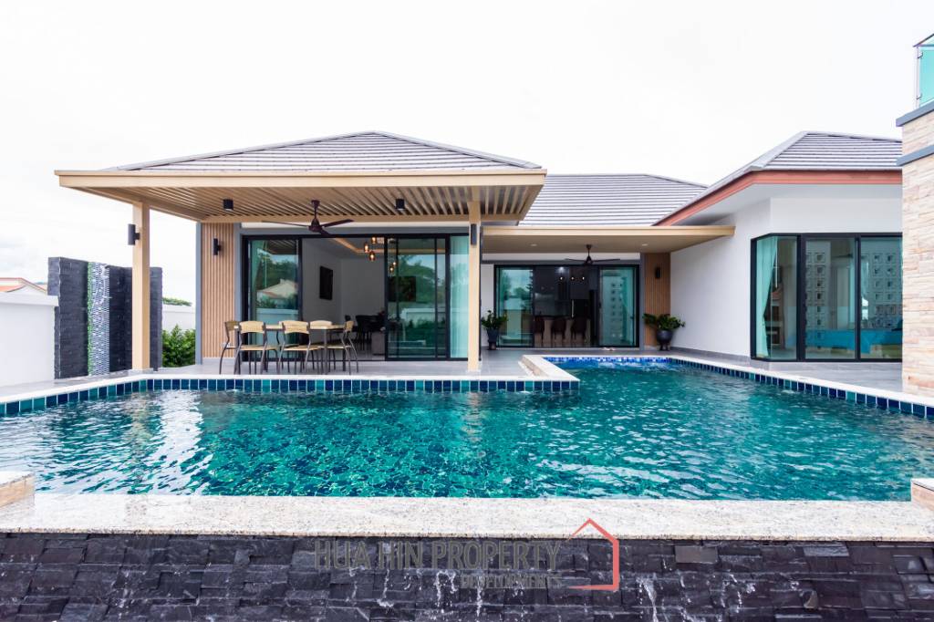 225 sqm Modern Pool Villa with Rooftop Terrace in Hua Hin City