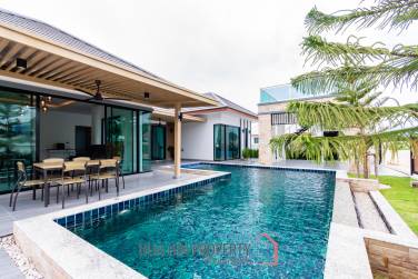 225 sqm Modern Pool Villa with Rooftop Terrace in Hua Hin City