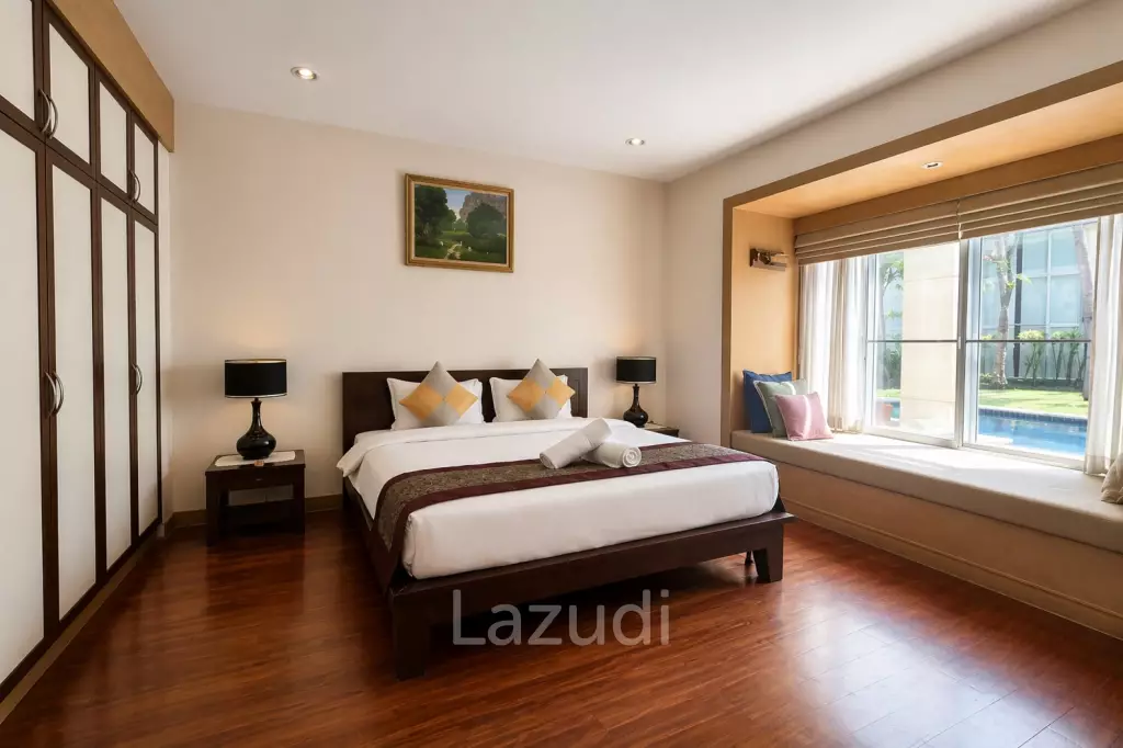 BLUE LAGOON : 2 Bed Pool Access Condo near the beach