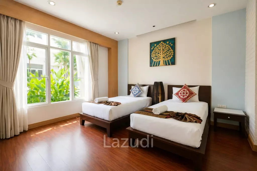 BLUE LAGOON : 2 Bed Pool Access Condo near the beach