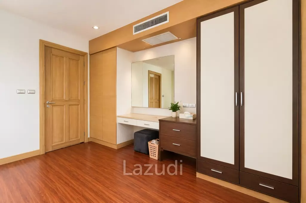 BLUE LAGOON : 2 Bed Pool Access Condo near the beach