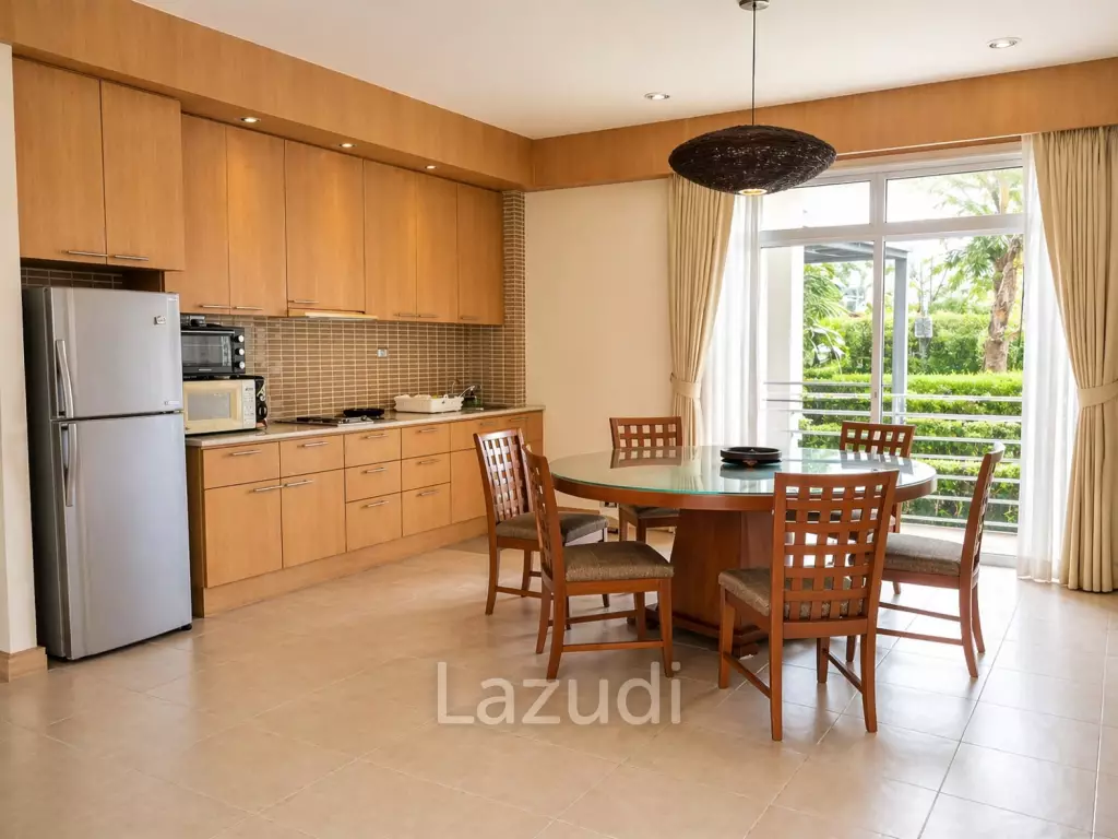 BLUE LAGOON : 2 Bed Pool Access Condo near the beach