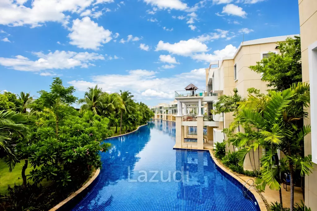 BLUE LAGOON : 2 Bed Pool Access Condo near the beach