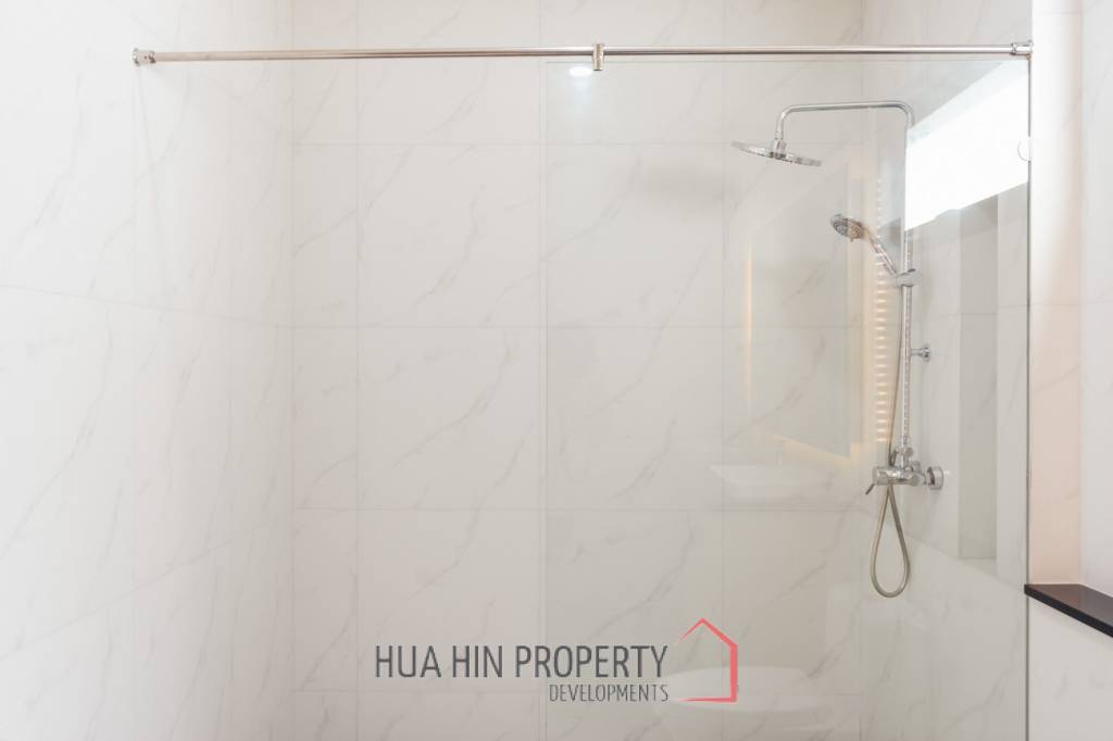 260 sqm modern villa with pool and rooftop terrace in Hua Hin City