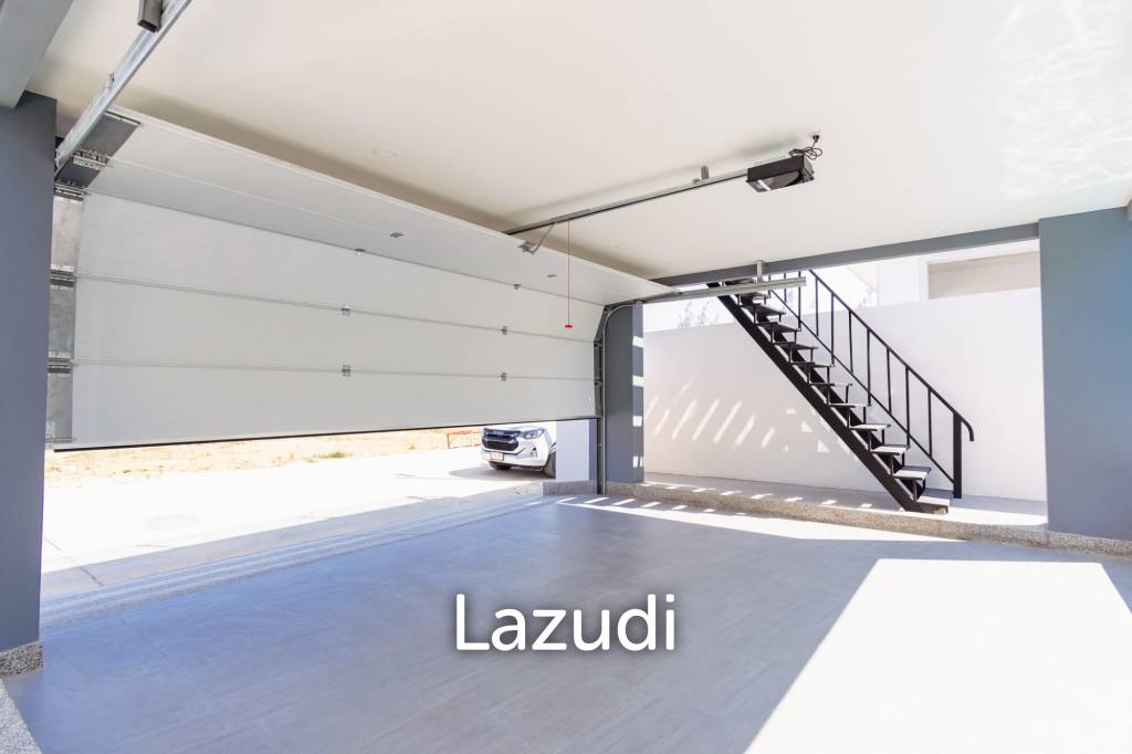 260 sqm modern villa with pool and rooftop terrace in Hua Hin City