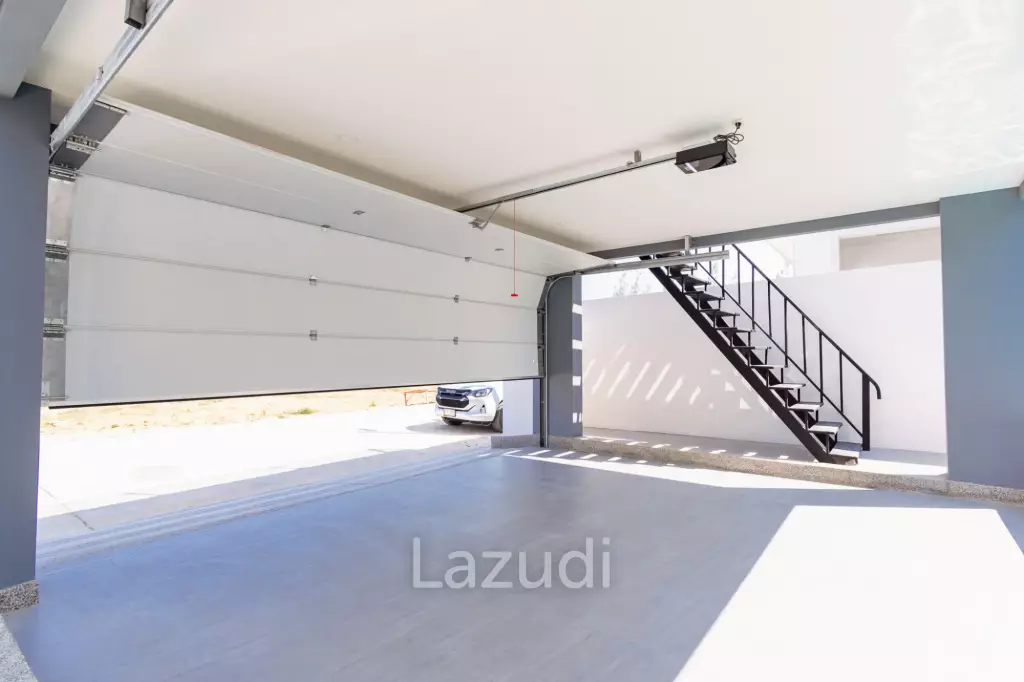 260 sqm modern villa with pool and rooftop terrace in Hua Hin City