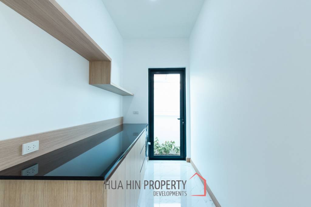 260 sqm modern villa with pool and rooftop terrace in Hua Hin City