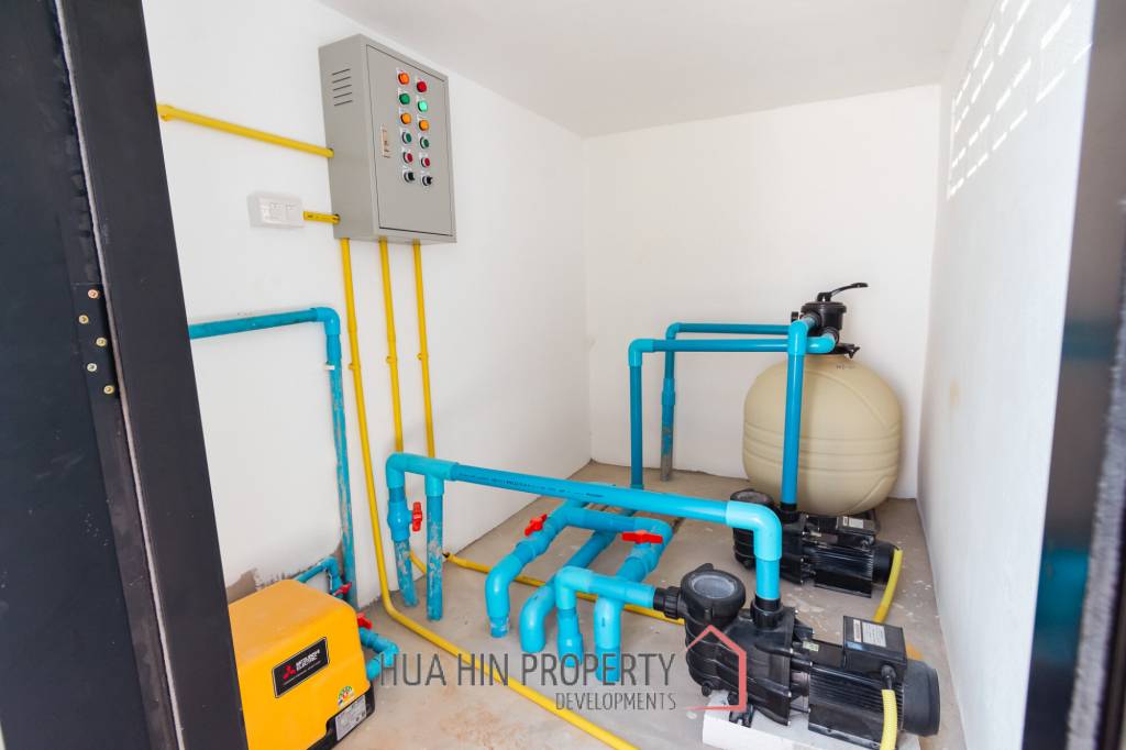 260 sqm modern villa with pool and rooftop terrace in Hua Hin City