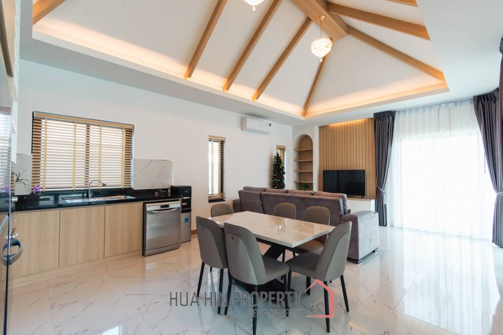 260 sqm modern villa with pool and rooftop terrace in Hua Hin City