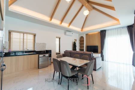 260 sqm modern villa with pool and rooftop terrace in Hua Hin City
