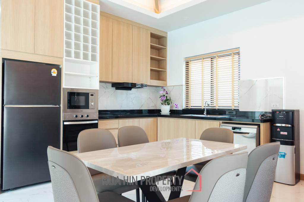 260 sqm modern villa with pool and rooftop terrace in Hua Hin City