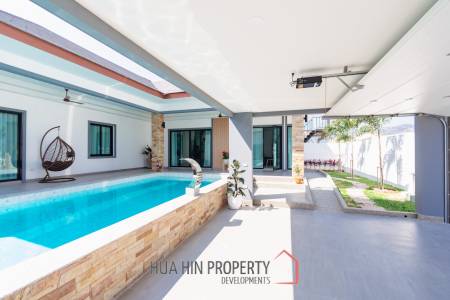 260 sqm modern villa with pool and rooftop terrace in Hua Hin City