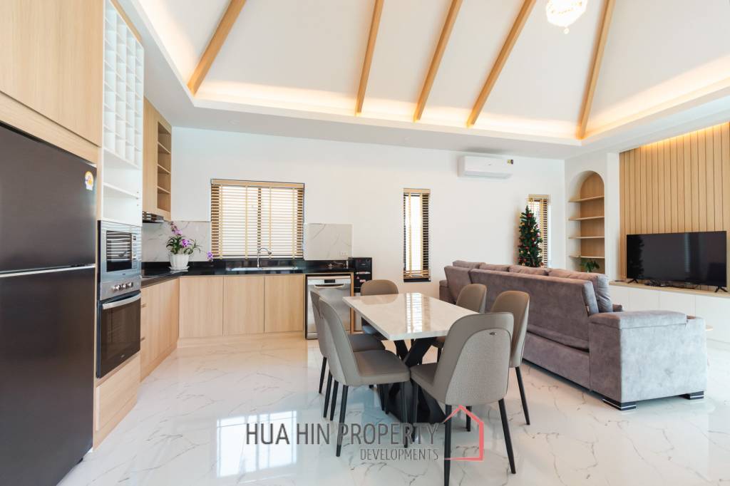 260 sqm modern villa with pool and rooftop terrace in Hua Hin City