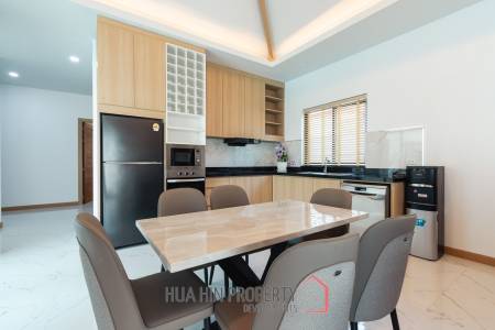 260 sqm modern villa with pool and rooftop terrace in Hua Hin City