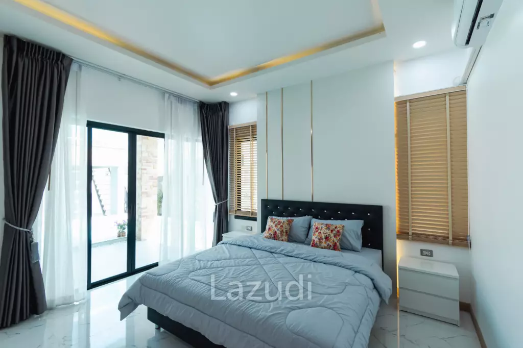 260 sqm modern villa with pool and rooftop terrace in Hua Hin City