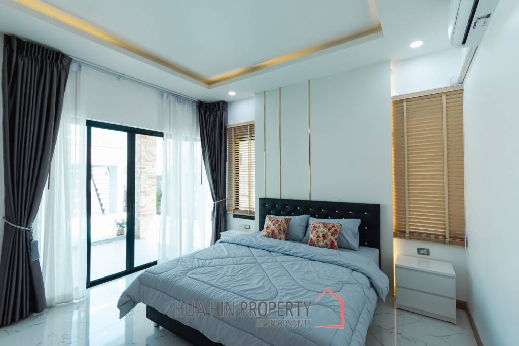 260 sqm modern villa with pool and rooftop terrace in Hua Hin City