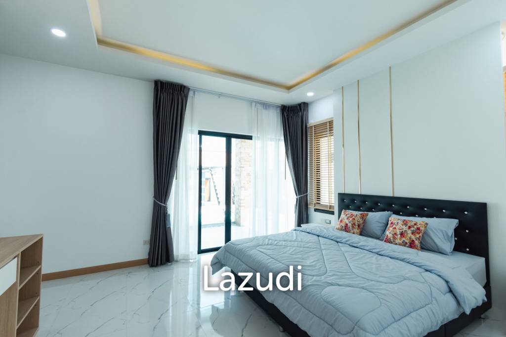 260 sqm modern villa with pool and rooftop terrace in Hua Hin City