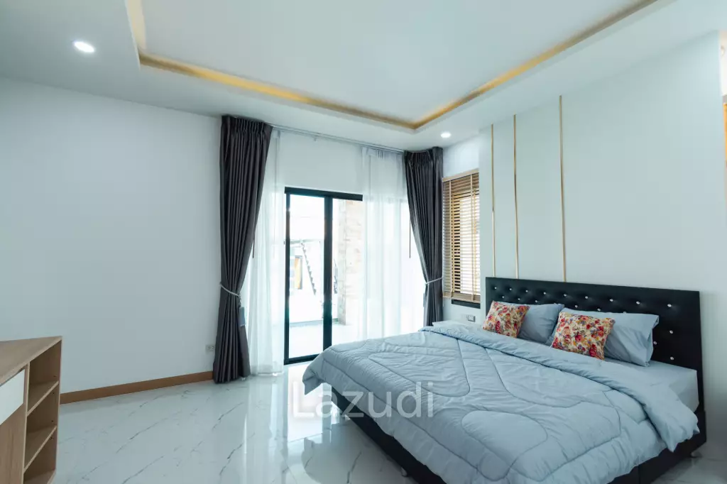 260 sqm modern villa with pool and rooftop terrace in Hua Hin City