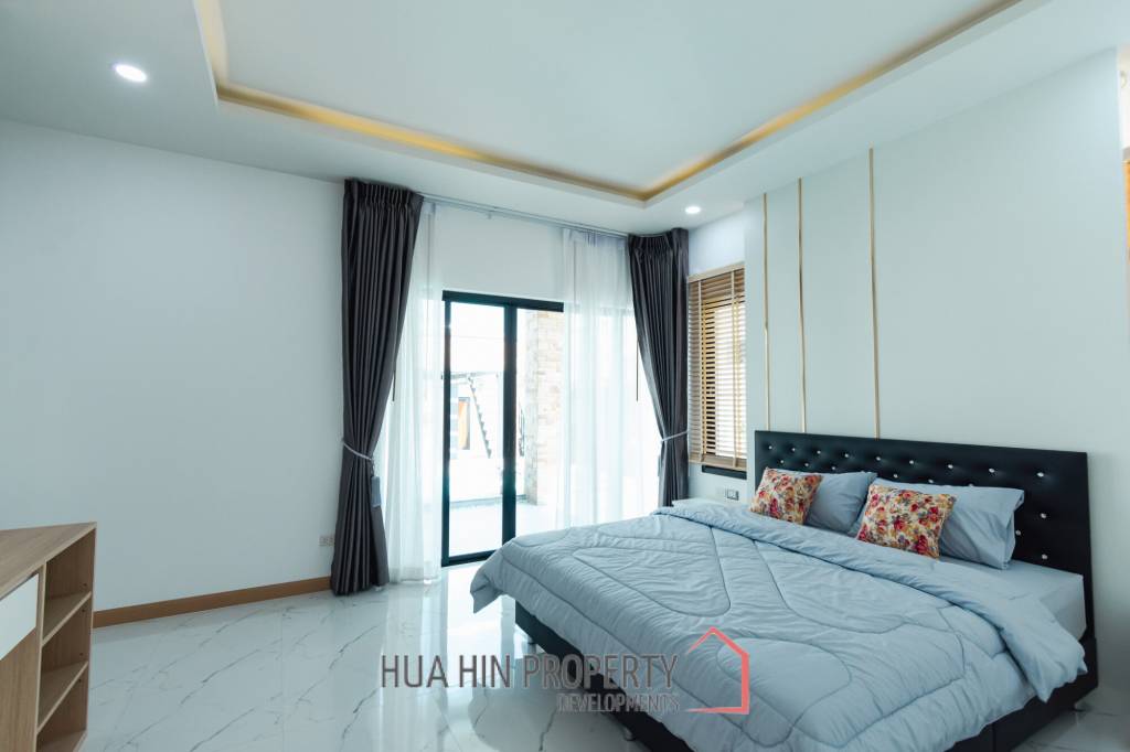260 sqm modern villa with pool and rooftop terrace in Hua Hin City