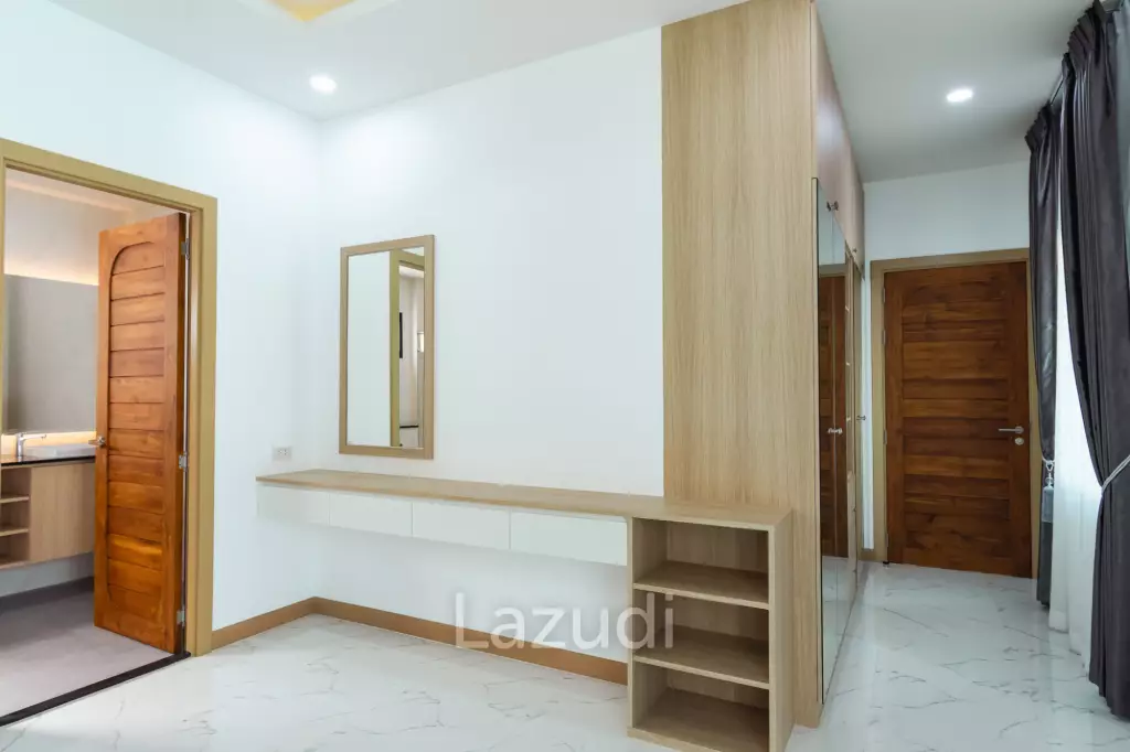 260 sqm modern villa with pool and rooftop terrace in Hua Hin City