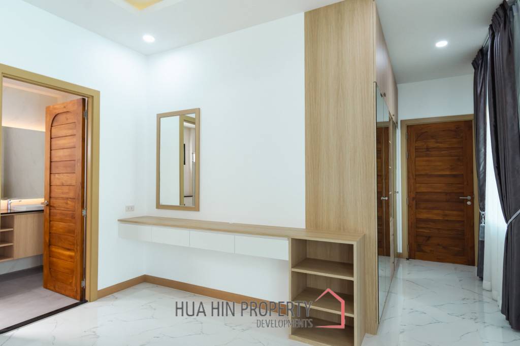 260 sqm modern villa with pool and rooftop terrace in Hua Hin City