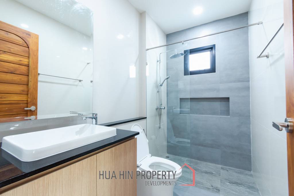 260 sqm modern villa with pool and rooftop terrace in Hua Hin City