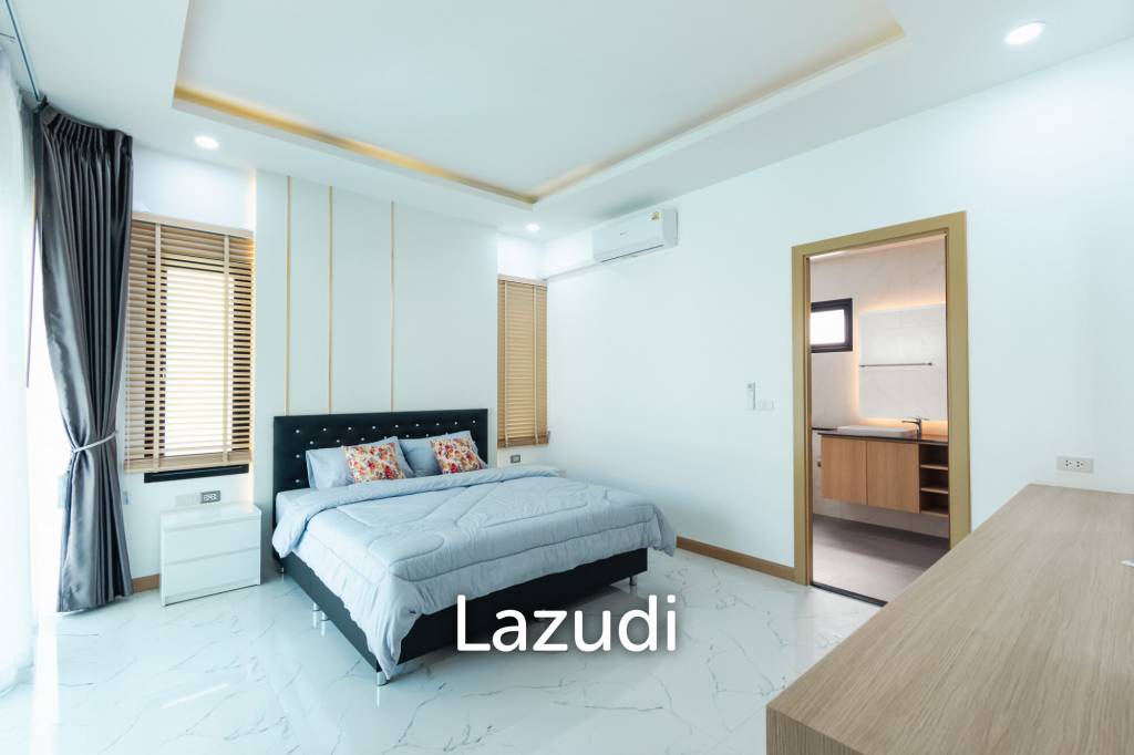260 sqm modern villa with pool and rooftop terrace in Hua Hin City