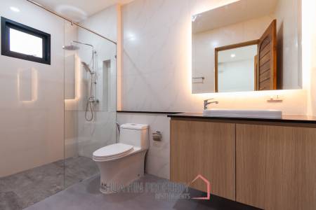 260 sqm modern villa with pool and rooftop terrace in Hua Hin City
