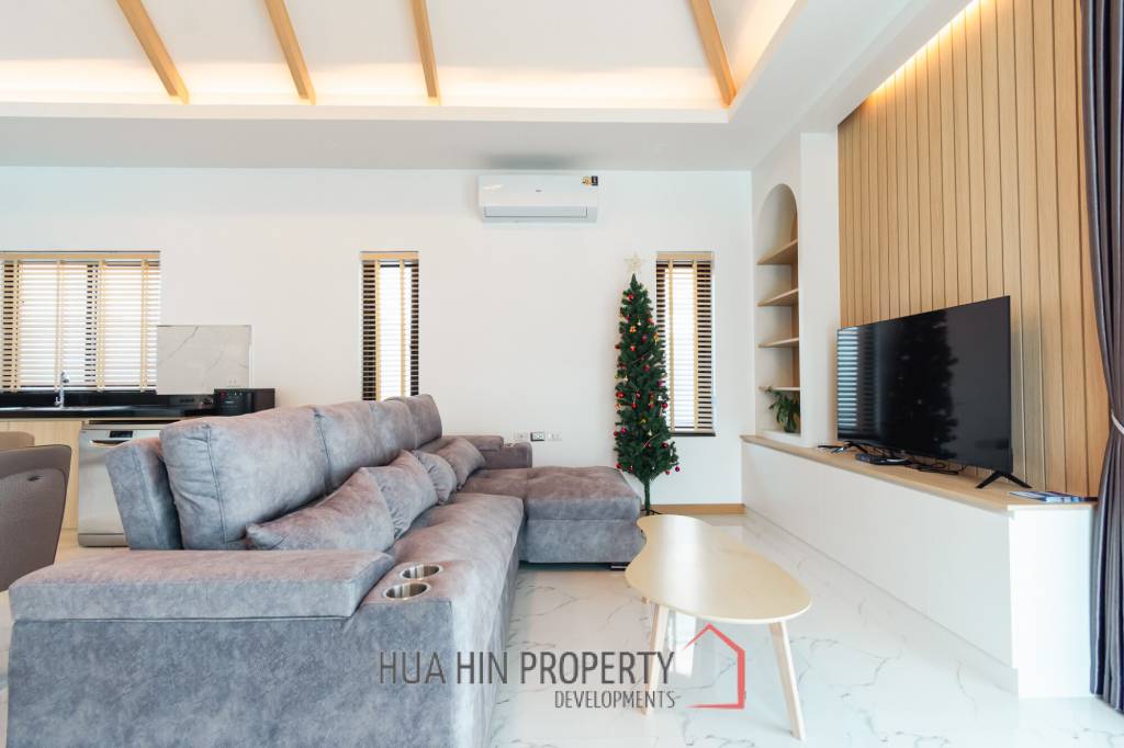 260 sqm modern villa with pool and rooftop terrace in Hua Hin City