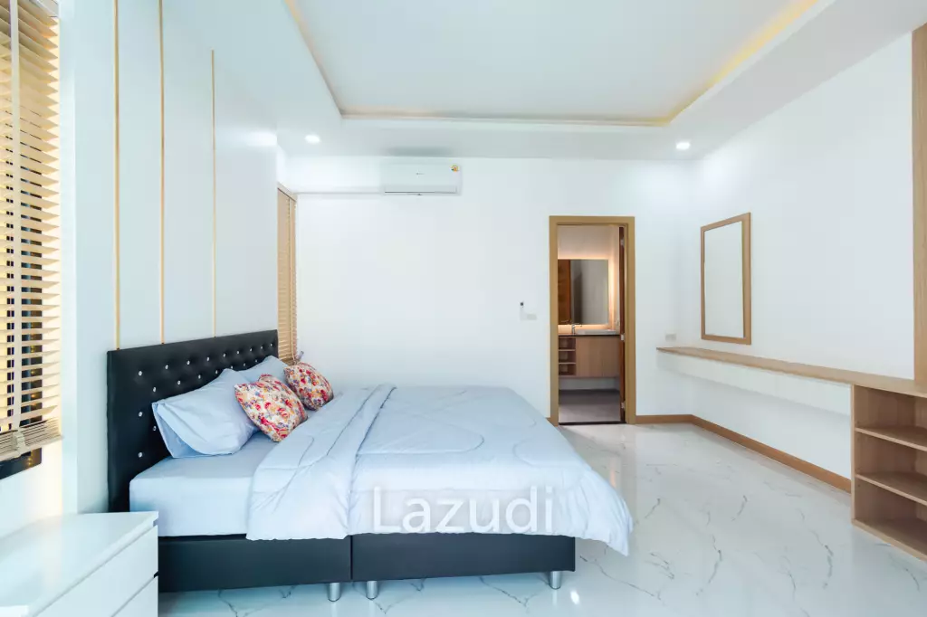 260 sqm modern villa with pool and rooftop terrace in Hua Hin City