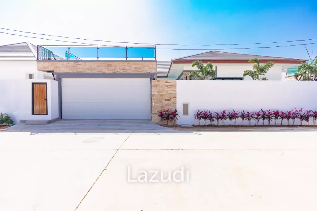 260 sqm modern villa with pool and rooftop terrace in Hua Hin City
