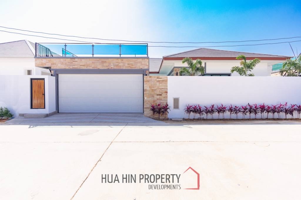 260 sqm modern villa with pool and rooftop terrace in Hua Hin City