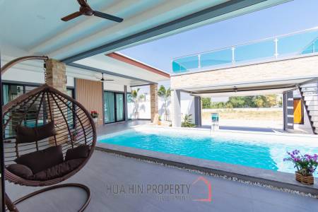 260 sqm modern villa with pool and rooftop terrace in Hua Hin City
