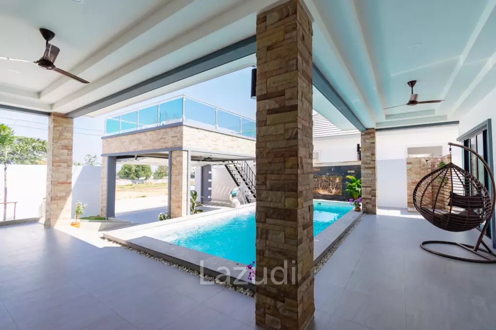 260 sqm modern villa with pool and rooftop terrace in Hua Hin City