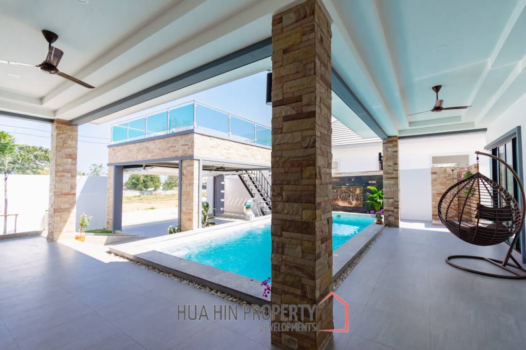 260 sqm modern villa with pool and rooftop terrace in Hua Hin City