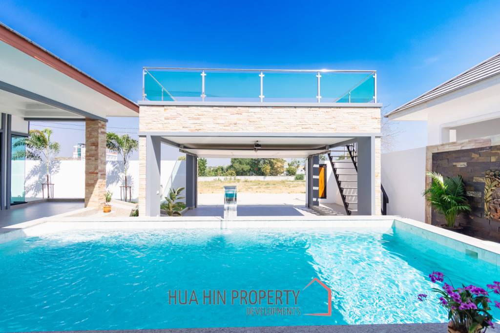 260 sqm modern villa with pool and rooftop terrace in Hua Hin City
