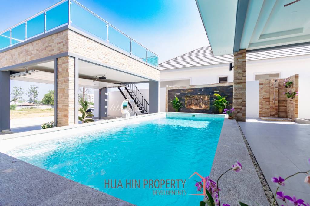 260 sqm modern villa with pool and rooftop terrace in Hua Hin City