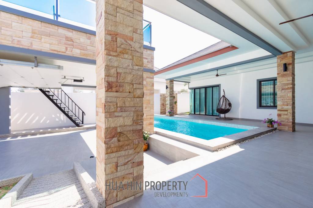 260 sqm modern villa with pool and rooftop terrace in Hua Hin City