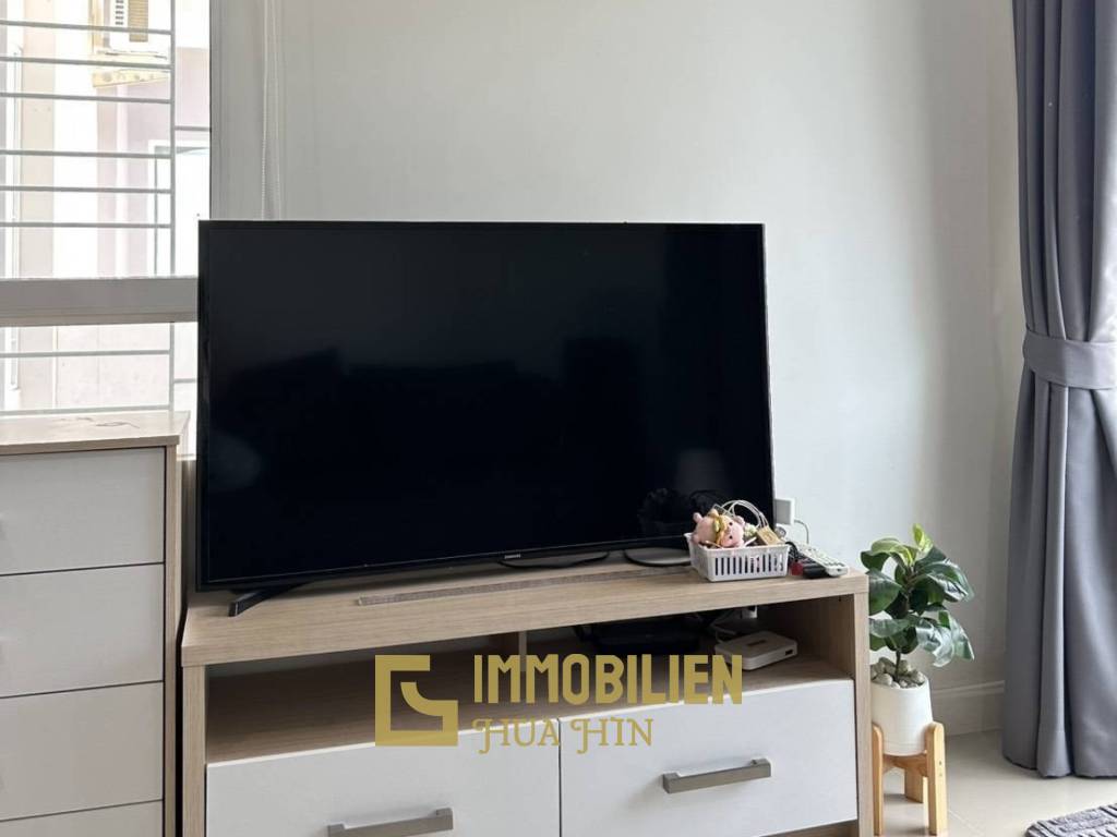 Modern 72 sqm 2-Bed Townhouse in Hin Lek Fai
