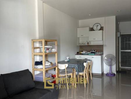 Modern 72 sqm 2-Bed Townhouse in Hin Lek Fai