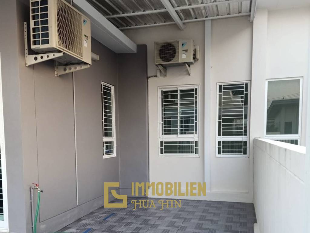 Modern 72 sqm 2-Bed Townhouse in Hin Lek Fai